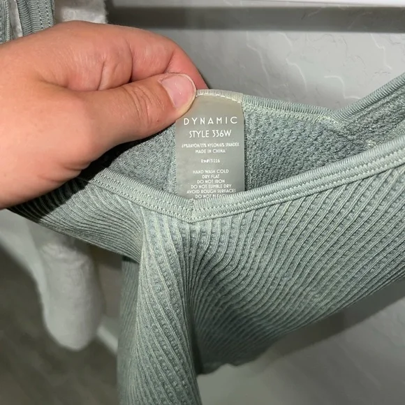 Seamless green cropped tank top size small - Picture 2 of 3